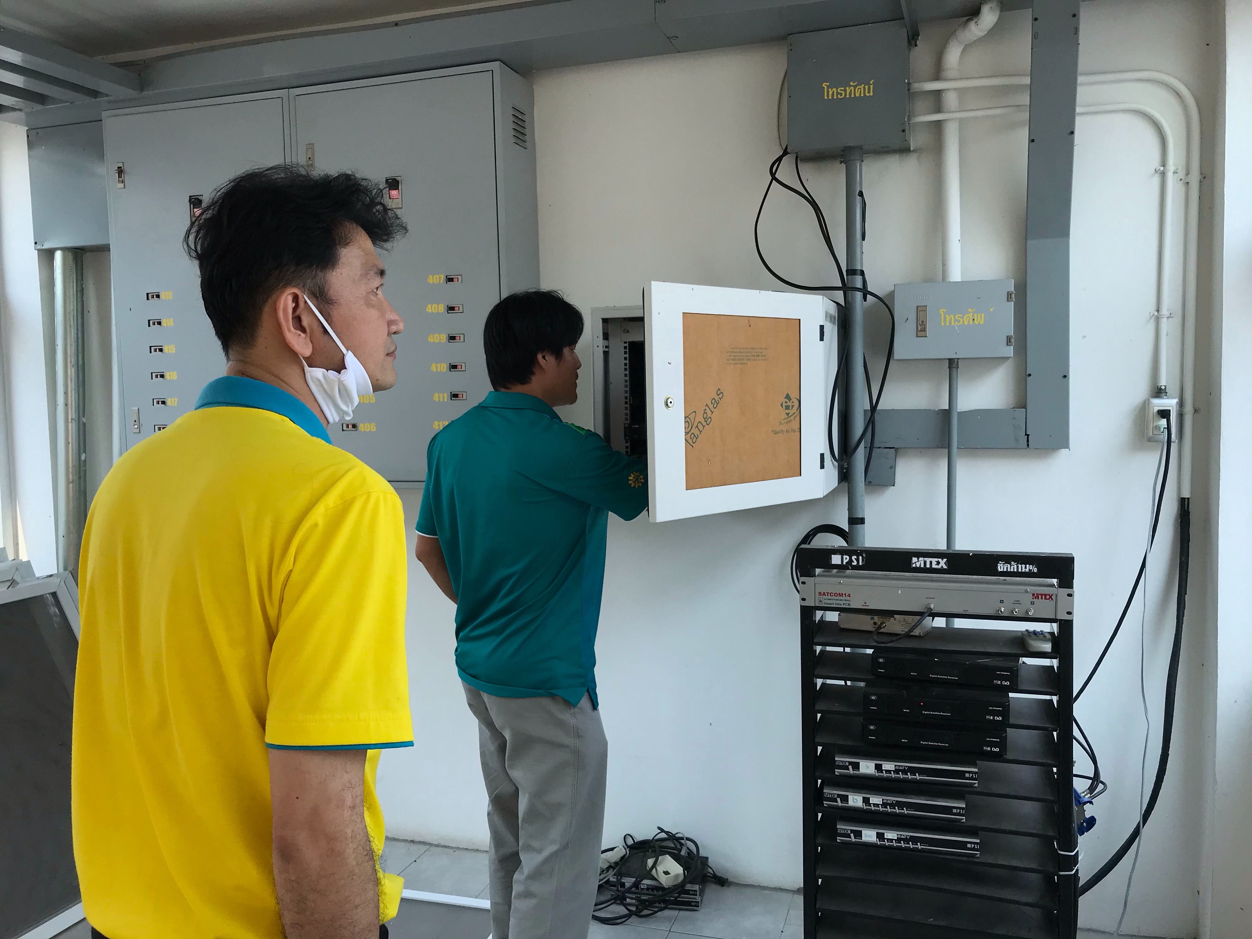 งานเทคโนโลยีสารสนเทศ ซ่อมบำรุงอุปกรณ์เครือข่ายหอพักตึกที่ 25-26 